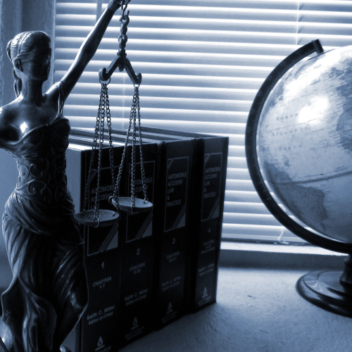 lady-justice-2388500_1920.jpg
