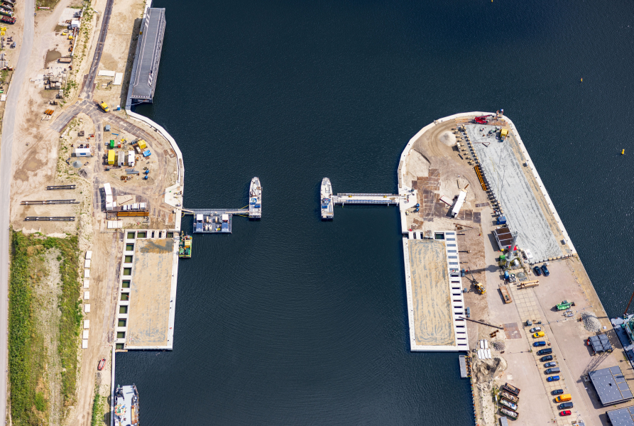 Zoutdam IJmuiden - scheidende wanden succesvol geplaatst - 4