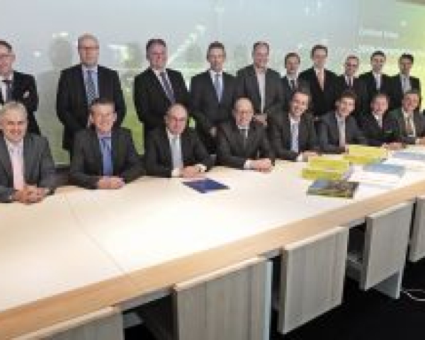 Ondertekening SAAone.JPG