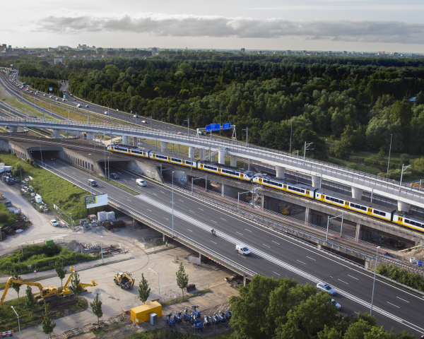 OV SAAL Zuidtak West werkt volgens  veiligheidsladder trede 4.jpg