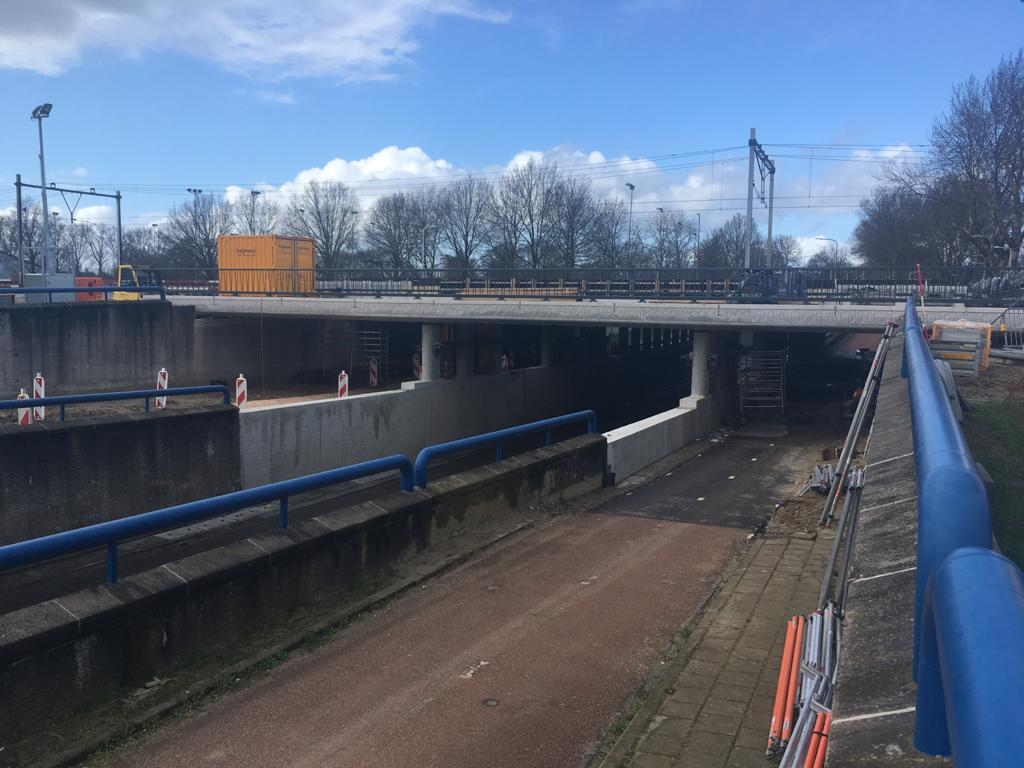 Kunstwerk 2 spoorbrug Marsweg.png