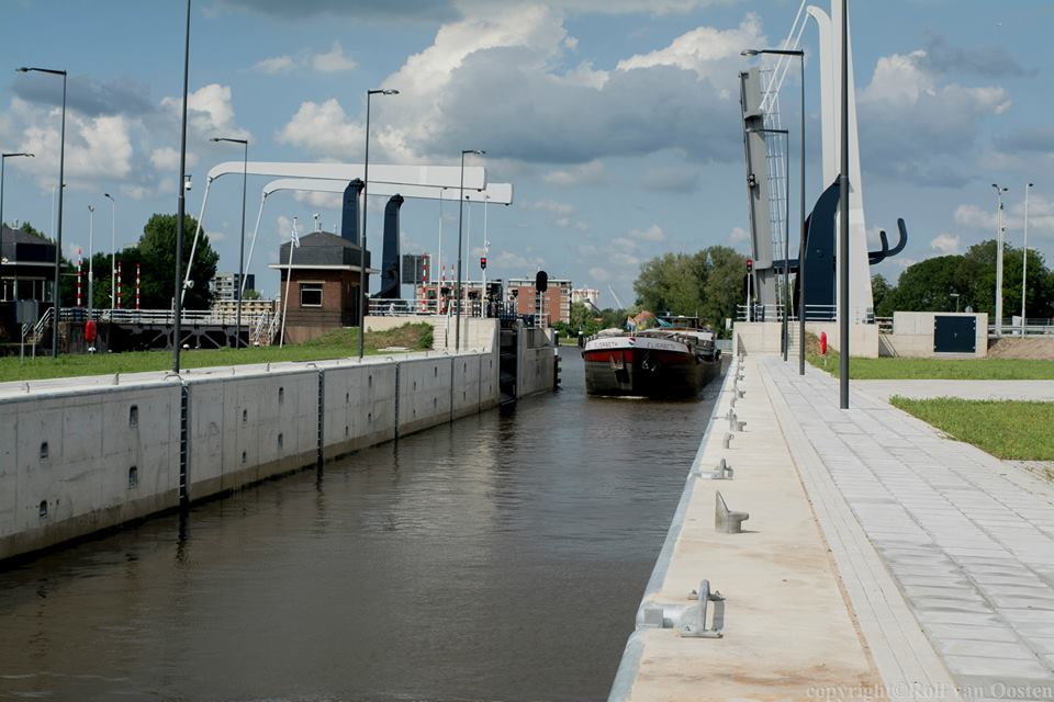 tweede Julianasluis in gebruik.jpg